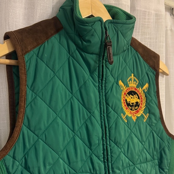 Ralph Lauren | Kelly Green Quilted Vest with Embroidered Crest Suede - Picture 2 of 7